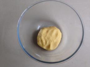 和好的面团，放冰箱冷藏半个小时