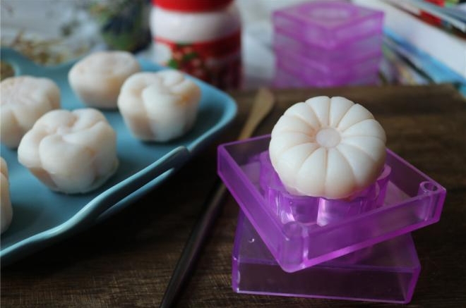 fluff棉花糖奶黄馅冰皮月饼#阳晨和果子模具试用#