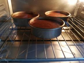 放入预热烤箱，170度，30到40分钟烤制。