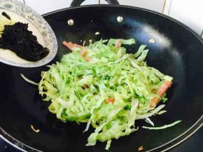 放入橄榄菜