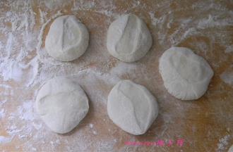 将面团揉匀后下好面剂；