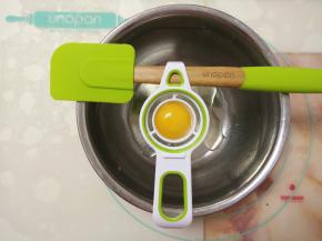 分离蛋黄蛋清。