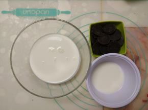 准备好黑巧克力慕斯层的原料。