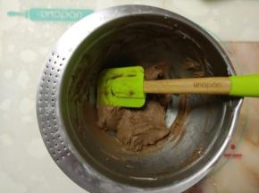 再倒入剩余的淡奶油拌匀。