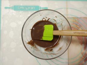 快速搅拌均匀。