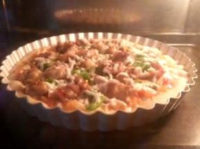 入预热好的烤箱，200度12分钟左右，烤至饼干金黄时即可。