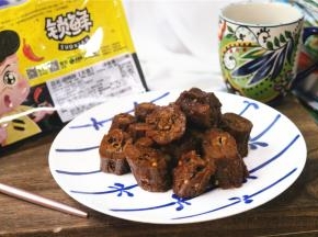 特别赞的周黑鸭鸭脖，麻辣鲜香，就是对我来说有点太辣了。