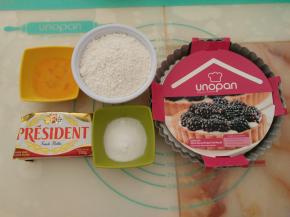 准备好派皮材料。