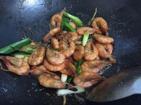 14. 翻炒至水干即可出锅