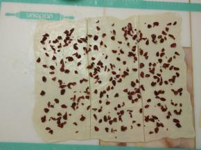 均匀地分切成三份。