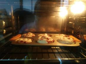 放入预热好的烤箱，180度烤25分钟。