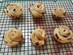 烤好后取出放晾网上晾凉。