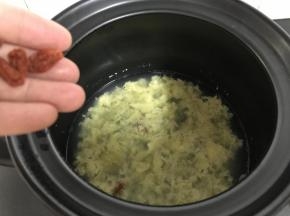 再把枸杞放入，再次煮开后即可熄火。