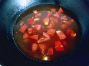 加入适量水，大火烧开，