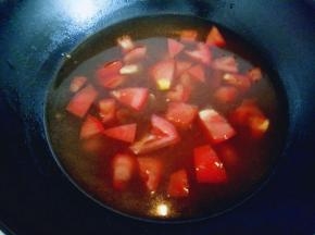 加入适量水，大火烧开，