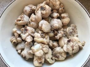 捞出来后再用热水冲一下