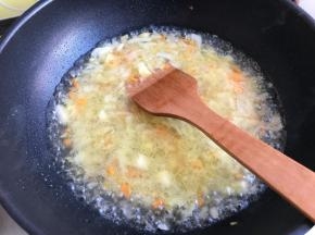 倒入开水