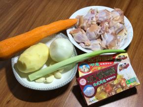 准备食材，翅根可以换成翅中或者大鸡腿。