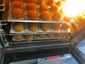 一般烤至金黄，再续烤半分钟就够了