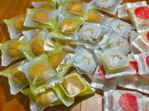 包装在袋子里，可以放一个食品干燥剂的小包包，然后封口