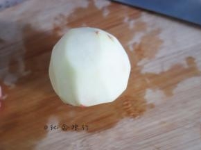 桃子洗净去皮