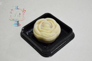 喷过水雾之后，表面就没有那么明显的浮粉了。不能喷多，一定要是喷雾，不然花纹就会糊掉。