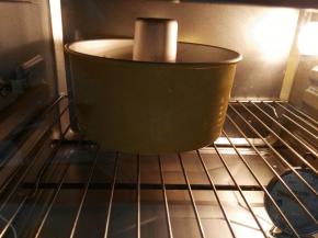 模入烤箱，上下管130度，中下层烤55分钟(温度只供参考)