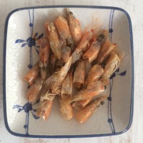 剥虾仁剩下的虾头。