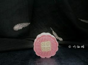 中秋将至，制作简单、好吃又好看的桃山月饼。