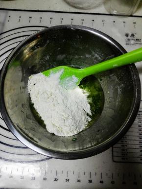 加入过筛的粉类