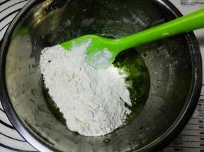 加入过筛的粉类