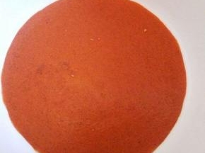 奥尔良烤翅调料一包，水25克，加点盐，蒜泥，拌一下，