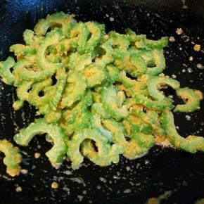 加一点盐，翻炒一下，就可以了！