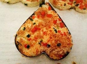 用爱心模具印出来，即可！