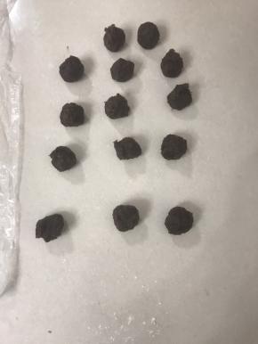 这时把红豆沙分成15 份，大小自己决定。