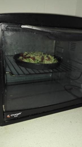 放入预热好的烤箱内，180度，上下火，中层，30分钟