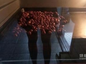 花生仁烤熟，我家烤箱180℃大概10分钟，我烤的有点过了