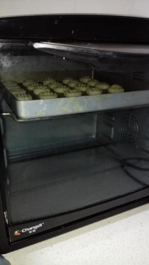 放入预热好的烤箱，180度，上下管，上层，20分钟