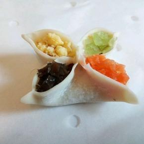 每个角，放入馅料，