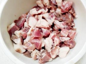 腌制好后倒掉多余的花椒水