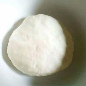 盖保鲜膜，放常温下发酵至2倍大