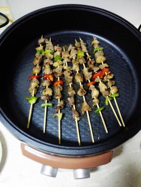 待两面都呈金黄色即可关火