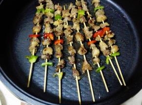 待两面都呈金黄色即可关火