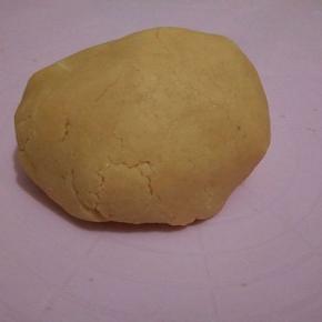 用手把它们揉成团，