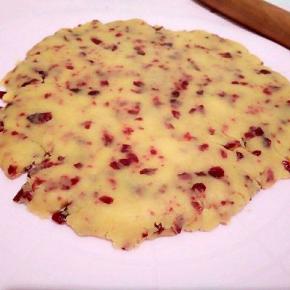 擀成差不多一厘米厚的片，