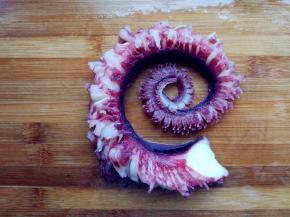 取出，擦净水分，刷少许海鲜酱油