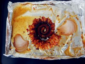 完成后取出，趁热吃就可以了，也可以蘸少许绿芥末，根据个人喜好即可。