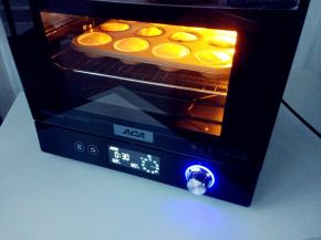 放入烤箱中层，上下火170度，烤15分钟左右