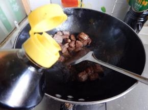 炒匀加入生抽