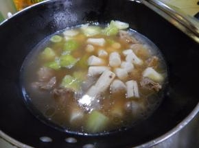 炖半小时加入莴笋及山药